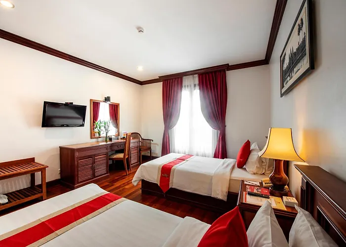 Royal Crown & Hotel