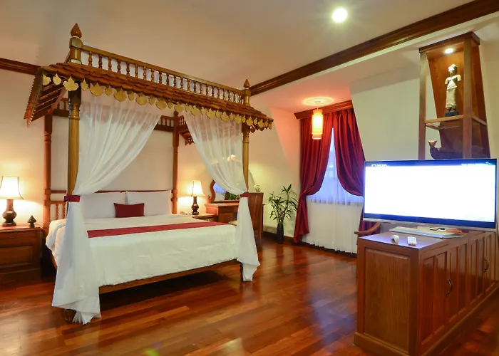 Royal Crown & Hotel