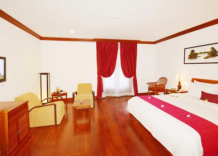 Royal Crown & Siem Reap