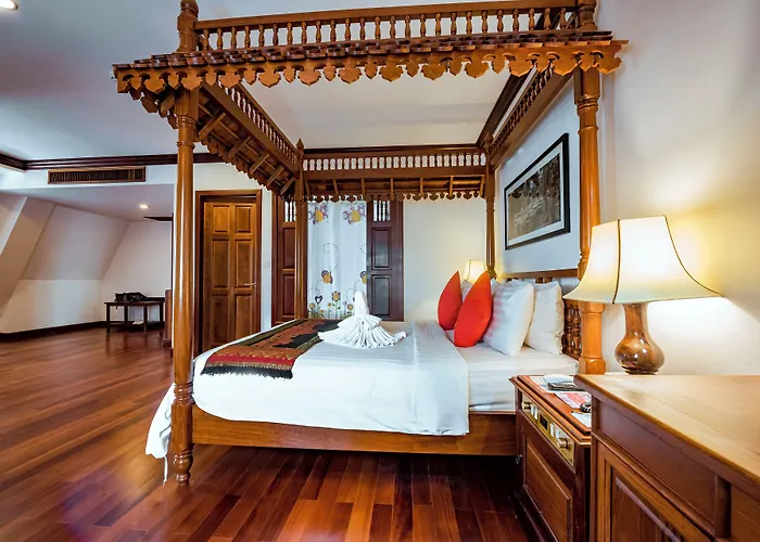 Royal Crown & Hotel